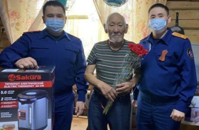 Сотрудники следственного управления СК России Якутии навестили ветеранов /    Республика Саха (Якутия)
