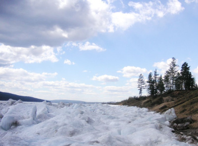 Ледоход набирает ход /   Мирнинский 