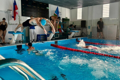 Команда «Железных дорог Якутии» стала победителем соревнований по плаванию в Алдане / ЯСИА   