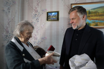 Юбилейную медаль 80-летия Великой Победы вручили ветерану тыла Марии Гусевой / Мария Горохова   