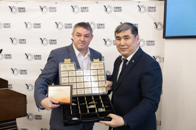 «Полиметалл» подарил геологоразведочному факультету СВФУ учебную коллекцию полезных ископаемых / ЯСИА   