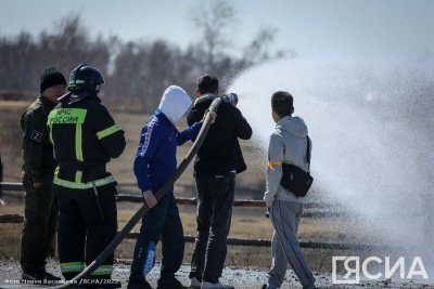 В Якутске впервые провели слет добровольцев по тушению лесных пожаров / Дьулустаан Сергеев Якутск Якутск Республика Саха (Якутия)