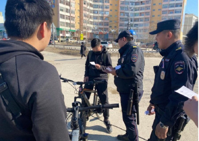 Полицейские Якутска провели мероприятие по профилактике краж велосипедов / ЯСИА Якутск Якутск Республика Саха (Якутия)