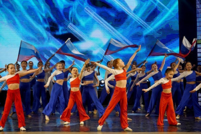 В Доме дружбы народов состоялся праздничный концерт в честь ансамбля эстрадного танца «Сюрприз» / ЯСИА   