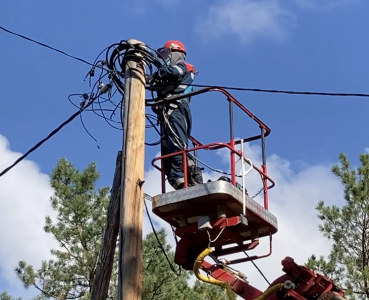 Энергетики восстановили электроснабжение части потребителей в Заречье / ЯСИА   