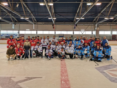 Турнир по хоккею был посвящен 100-летию ЯАССР /   Мирнинский Мирнинский