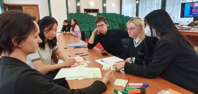 Мирнинская избирательная комиссия: школьникам о выборах /   Мирнинский Республика Саха (Якутия)