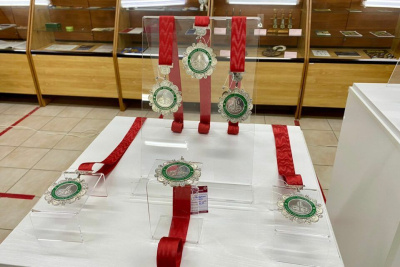 Всего 9 победителей. В Якутске представили нагрудный знак "Хомусист-виртуоз мира" / Айаал Аргунов Якутск Якутск Республика Саха (Якутия)