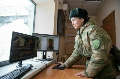 Женщинам разрешат служить в Росгвардии в платьях, туфлях и панаме / ЯСИА   