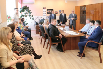 У больших задач и горизонт другой /   Мирнинский Мирнинский