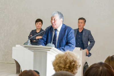 Состоялась презентация эпоса-олонхо «Ньургун-Боотур Стремительный» на алтайском языке / ЯСИА   