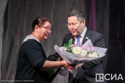 Премию главы Якутии вручили преподавателю СВФУ им. М.К. Аммосова / Айаал Аргунов   Республика Саха (Якутия)