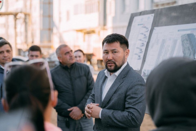 Глава Якутска внес корректировки в проект по благоустройству дворов по предложениям горожан / ЯСИА Якутск Якутск Республика Саха (Якутия)