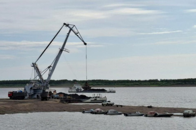 Более 98 тысяч тонн угля доставили по рекам Амге и Вилюй / ЯСИА   