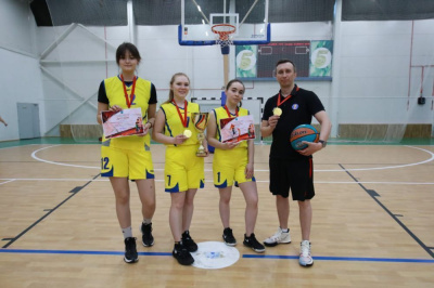 Желаем удачи нашим баскетболистам /   Мирнинский 