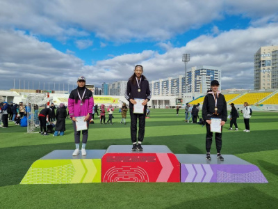 Легкоатлетка Юна Марова едет на VIII Cпортивные игры народов республики /   Мирнинский Мирнинский