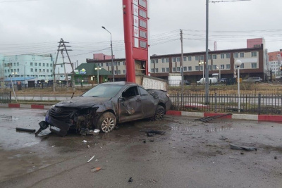 В Якутске пьяный водитель врезался в препятствие и столкнулся в Лексусом / ЯСИА Якутск Якутск Республика Саха (Якутия)