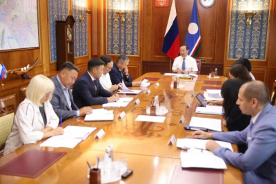 Глава Якутии провёл заседание по строительству объектов образования и здравоохранения / ЯСИА   