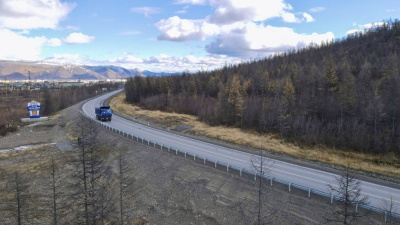 Строительные материалы доставляют в пострадавший от паводка Оймяконский район / ЯСИА   