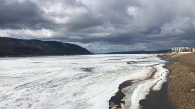 Нижняя кромка ледохода на Лене наблюдается в 100 км ниже поселка Сангары / ЯСИА   