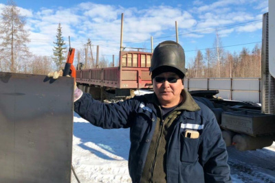 Электросварщик Верхневилюйского ЖКХ: Мой девиз по жизни – только вперед! / ЯСИА  Верхневилюйский Республика Саха (Якутия)