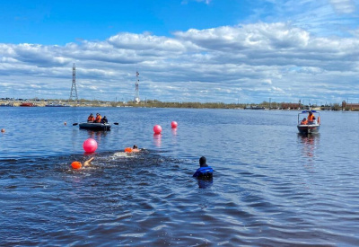В Якутске обеспечили безопасность соревнований по плаванию в холодной воде / ЯСИА Якутск Якутск Республика Саха (Якутия)