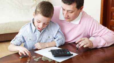 Более трети россиян поддерживают оформление банковских карт детям в начальной школе / ЯСИА   