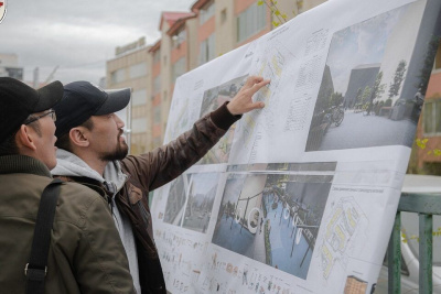 Глава Якутска обсудил с жителями благоустройство дворовых территорий в Строительном округе / ЯСИА Якутск Якутск Республика Саха (Якутия)