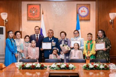 Семье Пестряковых из Якутии вручили орден «Родительская слава» / ЯСИА   Республика Саха (Якутия)