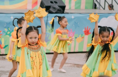 "Здравствуй, лето!" Праздник детства состоялся в Якутске / ЯСИА Якутск Якутск Республика Саха (Якутия)