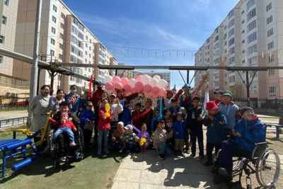 В Якутске социальные работники подарили детям праздник / ЯСИА Якутск Якутск Республика Саха (Якутия)