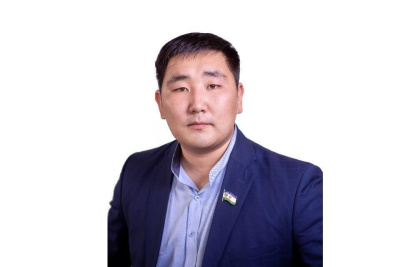 Председатель комиссии по молодежной политике Якутской гордумы поздравляет с Днем защиты детей / ЯСИА   Республика Саха (Якутия)