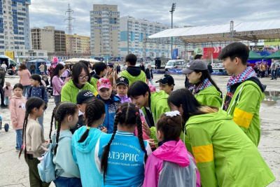 Конкурсы, игры и мастер-классы для детей организовали на Комсомольской площади Якутска / Айаал Аргунов Якутск Якутск Республика Саха (Якутия)
