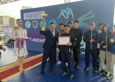 Борцы из Якутска выиграли первый командный турнир "Кубка трёх долин" / ЯСИА Якутск Якутск Республика Саха (Якутия)