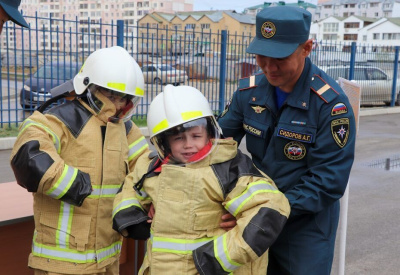 Пожарные Якутии осуществили детские мечты / ЯСИА   Республика Саха (Якутия)