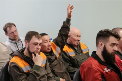 Горячие дни в Айхале /   Мирнинский Мирнинский