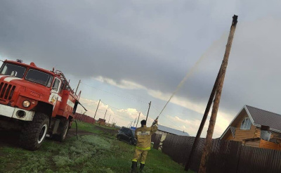 В Якутске молния ударила в электрический столб /  Якутск Якутск Республика Саха (Якутия)