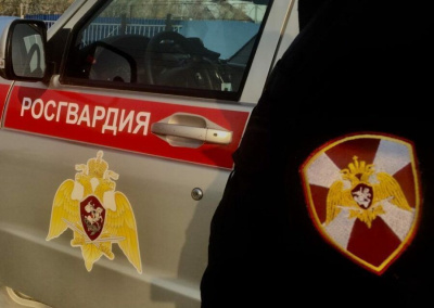 В Якутске патруль Росгвардии задержал молодого человека с наркотиками /  Якутск Якутск Республика Саха (Якутия)