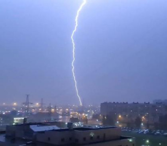 Внимание! Нас ждут гроза и ветер /   Мирнинский Мирнинский