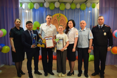 Эвелина Полянская победила в региональном этапе конкурса «Полицейский Дядя Степа» /   Мирнинский Мирнинский