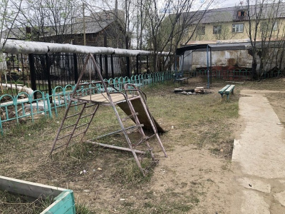 Госстройжилнадзор проводит осмотр детских площадок в Якутске /  Якутск Якутск Республика Саха (Якутия)