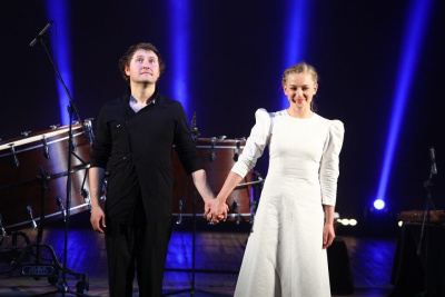 Актрисе Юлии Пересильд в Якутии подарили хомус /    Республика Саха (Якутия)