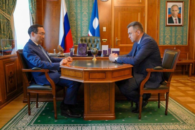 Глава Якутии и замруководителя Рослесхоза обсудили действия по борьбе с лесными пожарами /    Республика Саха (Якутия)