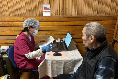 Мобильные бригады врачей осмотрели свыше 2800 жителей отдаленных районов Якутии / ЯСИА   