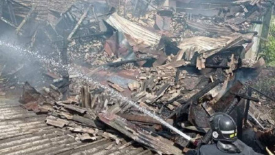 В Туапсе 14-летняя школьница спасла из горящего дома троих детей /    