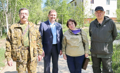 Катамаран уходит по Вилюю /   Мирнинский Мирнинский