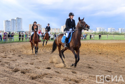 На городском ипподроме стартовал «Смотр верховой езды среди конных клубов Якутии» /    Республика Саха (Якутия)