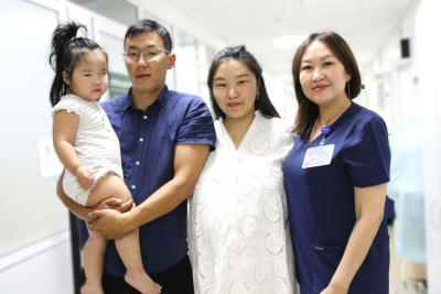 В Якутии офтальмологи заменили хрусталик двухлетней девочке / Саина Титова   