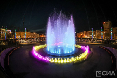 Музыку и подсветку фонтана на площади Республики будут включать в будни по вечерам  / Нарыйа Пахомова   
