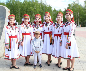 Мордовский и татарский праздники: дружно и с огоньком /   Мирнинский Мирнинский